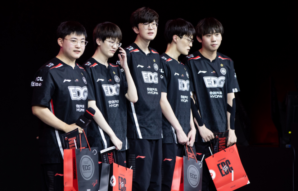 HKA翻盘EDG,Tarzan打出惊人五杀峡谷大战小组赛,引爆全场热议的简单介绍 HKA翻盘EDG,Tarzan打出惊人五杀峡谷大战小组赛,引爆全场热议的简单介绍