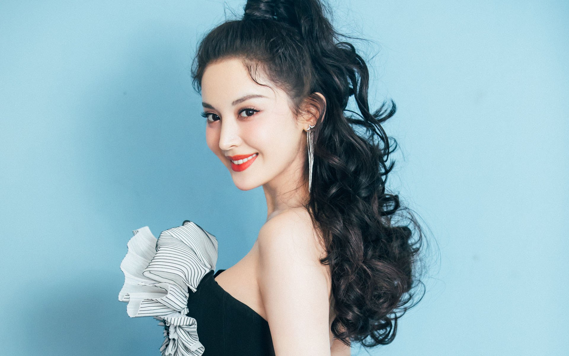 篮网寒冬!伦纳德单骑撕碎纽约防线,统治级数据诠释何为客场消音器